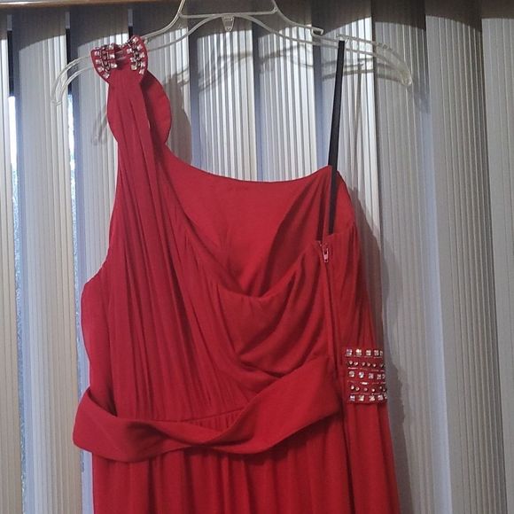 Red long 1 shoulder Dress - Picture 4 of 5